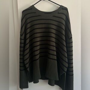 Gap 24/7 Split-Hem Crewneck Sweater